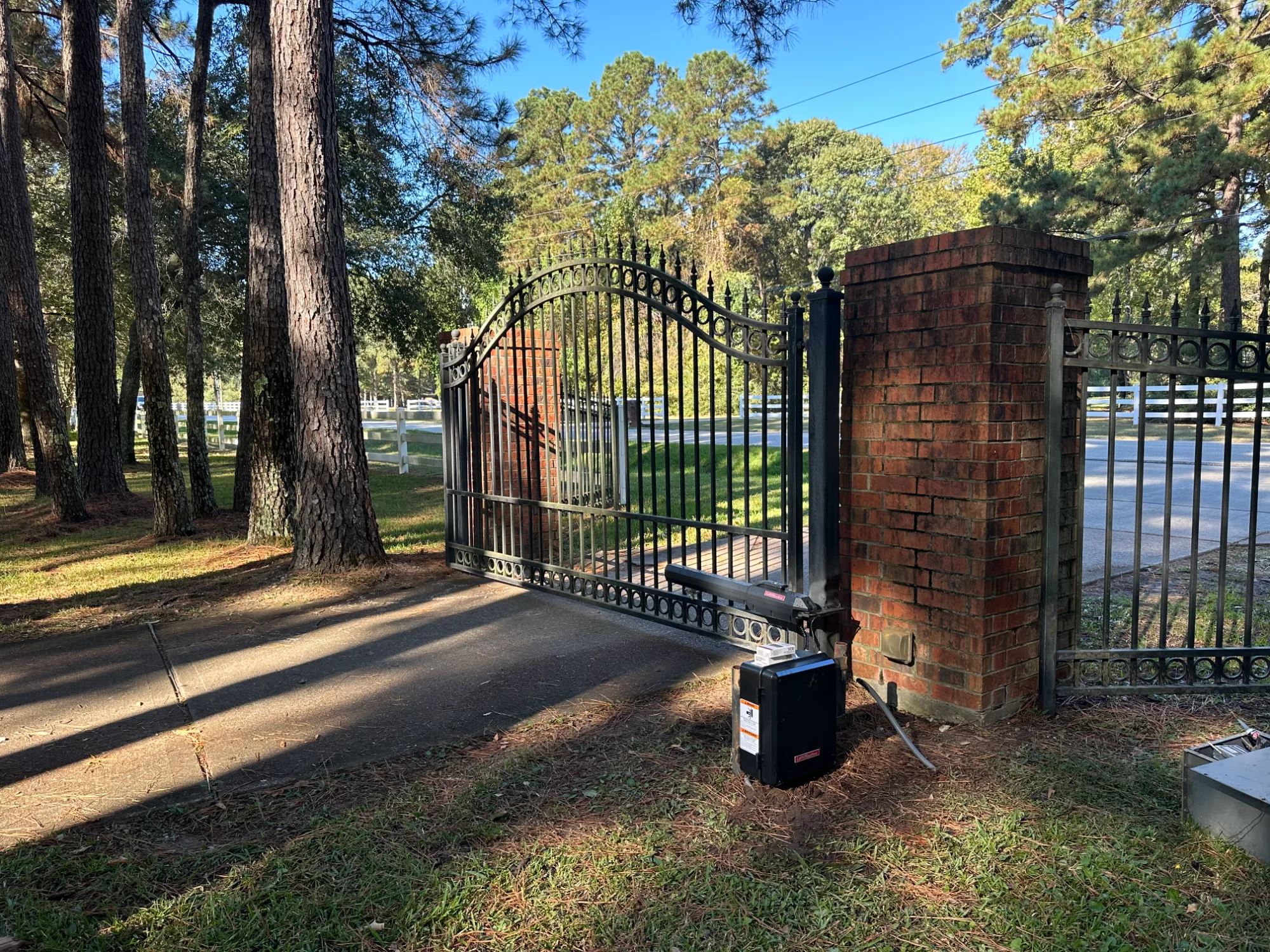 Estate swing gate